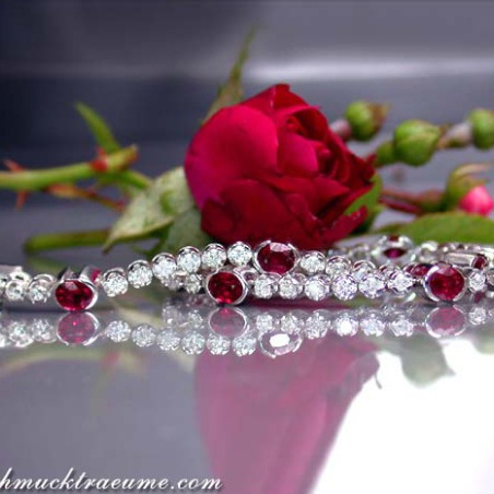 Gorgeous ruby ​​diamonds bracelet