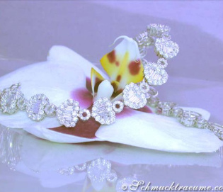 Exquisite Diamond Heart Bracelet