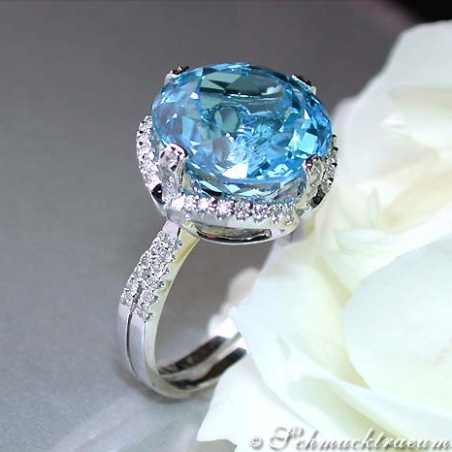 Exquisite Blue Topaz Ring with Diamonds