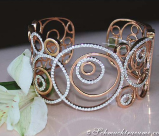 Extra wide Diamond Bangle in Rosegold