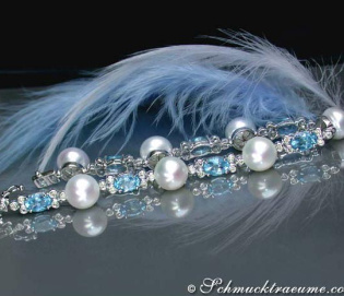 Cultured Pearl Bracelet with Blue Topazes