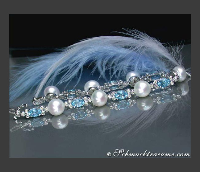 Cultured Pearl Bracelet with Blue Topazes Cultured Pearl Bracelet with Blue Topazes