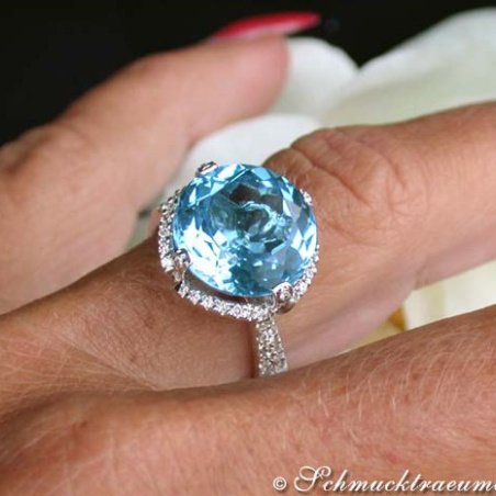 Exquisite Blue Topaz Ring with Diamonds