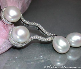 Curved cultured pearls diamonds stud earrings