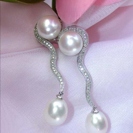 Curved cultured pearls diamonds stud earrings