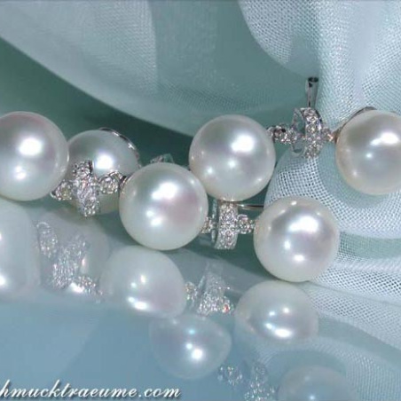 Elegant Freshwater Pearl Dangling Earrings