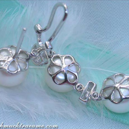 Elegant Freshwater Pearl Dangling Earrings