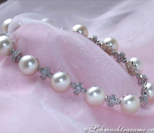 Pretty Freshwater Pearl Bracelet in White gold 14k