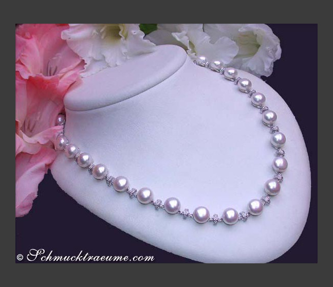 Dreamlike Freshwater Pearl Necklace