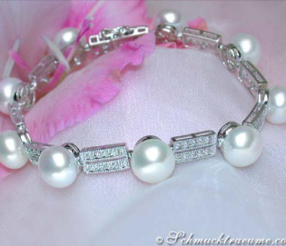 Pretty Cultured Pearl Bracelet with Diamonds