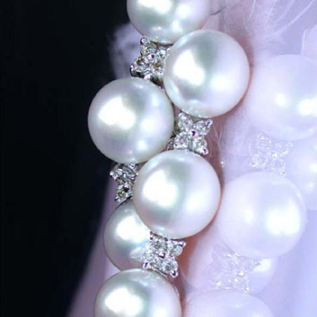 Pretty Dangling Earrings with Freshwater Pearls
