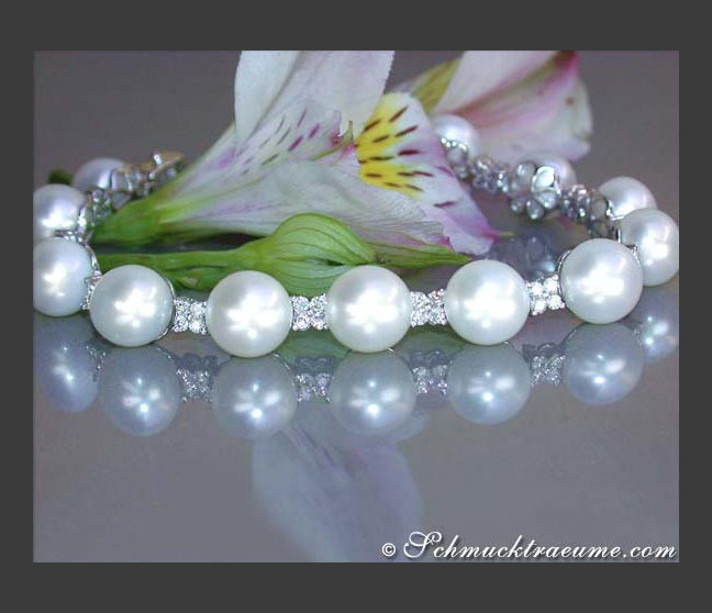 Elegant Freshwater Pearl Bracelet with Diamonds Elegant Freshwater Pearl Bracelet with Diamonds