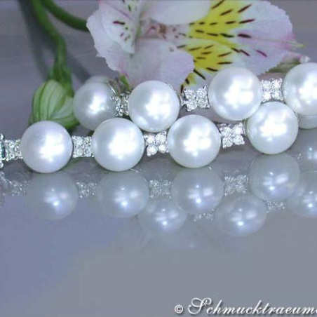 Elegant Freshwater Pearl Bracelet with Diamonds