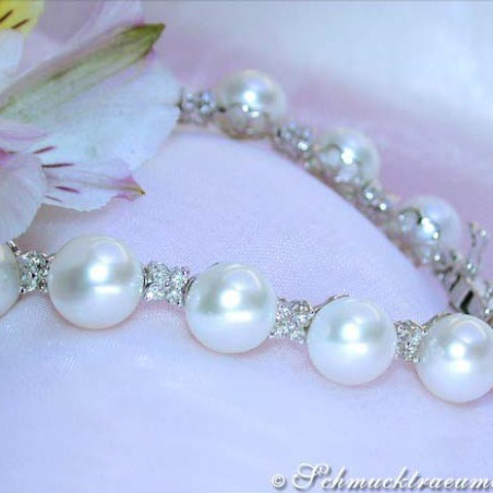 Elegant Freshwater Pearl Bracelet with Diamonds
