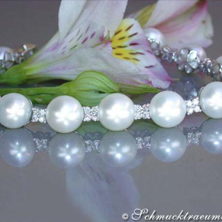Elegant Freshwater Pearl Bracelet with Diamonds