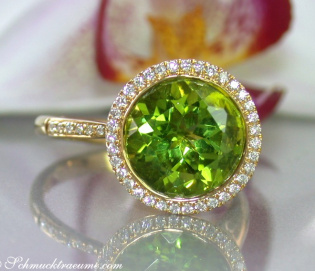 Interesting Peridot Diamond Ring