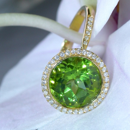 Interesting Peridot Diamond Ring