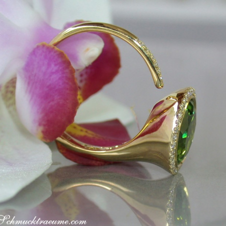 Interesting Peridot Diamond Ring