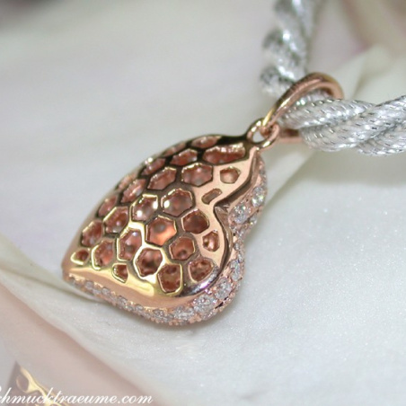Classic Diamond Heart Pendant in Rose gold 18k