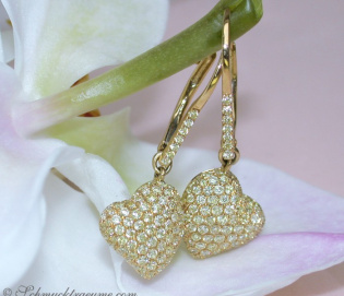 Classy Diamonds Heart Earrings in Yellow gold 18k