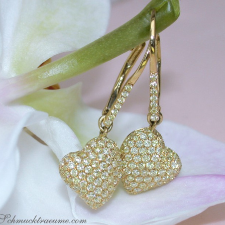 Classy Diamonds Heart Earrings in Yellow gold 18k
