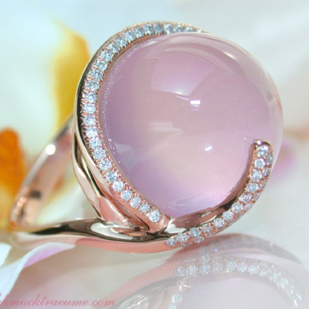 Beautiful Rose Quartz Diamond Ring