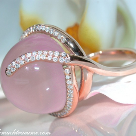 Beautiful Rose Quartz Diamond Ring