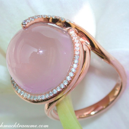 Beautiful Rose Quartz Diamond Ring