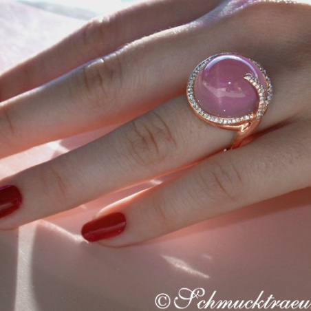 Beautiful Rose Quartz Diamond Ring