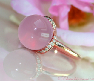 Enchanting Rose Quartz Diamond Ring