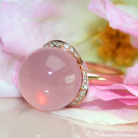 Enchanting Rose Quartz Diamond Ring