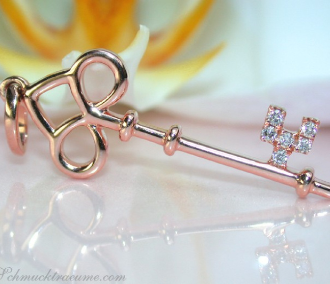 Cute Diamond Key Pendant in Rose gold 18k Cute Diamond Key Pendant in Rose gold 18k