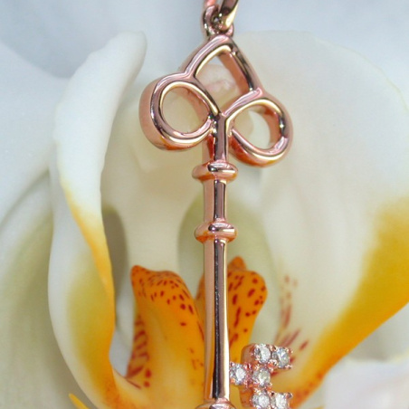 Cute Diamond Key Pendant in Rose gold 18k