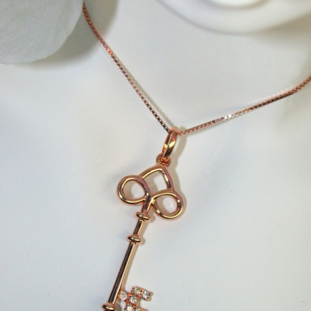 Cute Diamond Key Pendant in Rose gold 18k