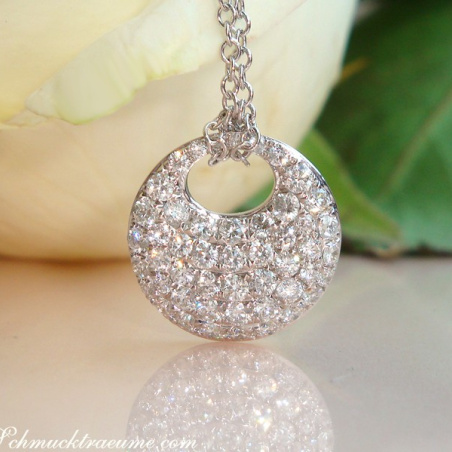 Pretty Diamond Pendant incl. Chain