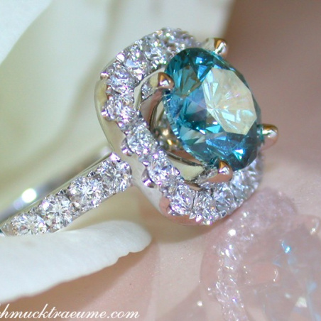 Exquisite blue diamond solitaire ring