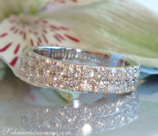 Precious Diamond Eternity Ring in White gold 18k