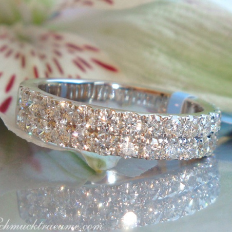 Precious Diamond Eternity Ring in White gold 18k