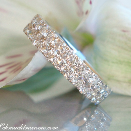 Precious Diamond Eternity Ring in White gold 18k