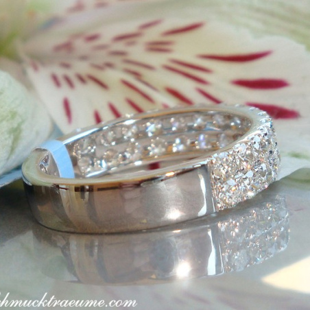 Precious Diamond Eternity Ring in White gold 18k