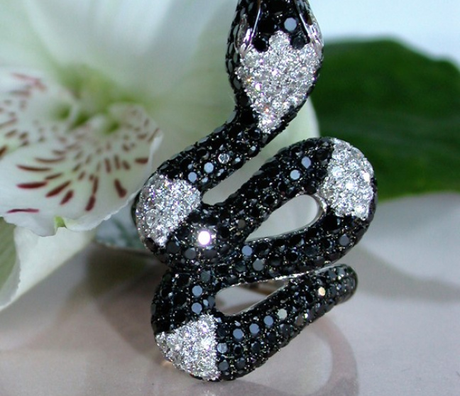 Snake Ring with Black & White Diamonds Snake Ring with Black & White Diamonds