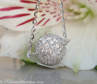 Precious Diamond Pavé Ball incl. Chain