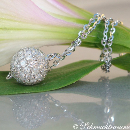 Precious Diamond Pavé Ball incl. Chain