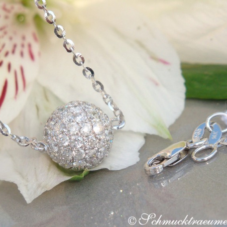 Precious Diamond Pavé Ball incl. Chain