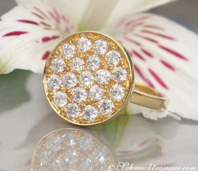 Unusual Diamond Ring in Yellow gold Unusual Diamond Ring in Yellow gold