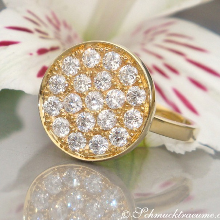 Unusual Diamond Ring in Yellow gold