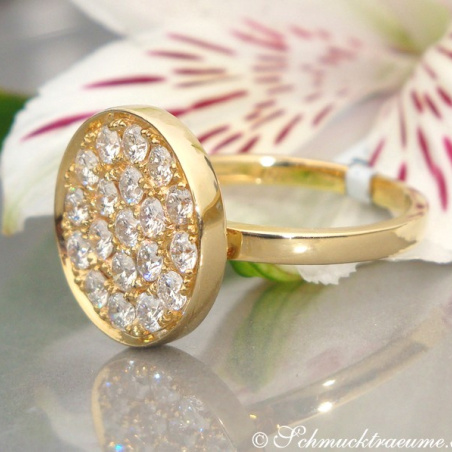 Unusual Diamond Ring in Yellow gold