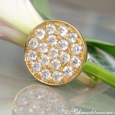 Unusual Diamond Ring in Yellow gold
