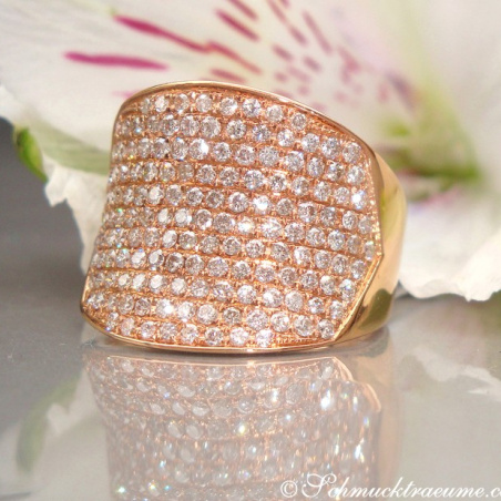 Attractive Diamond Ring