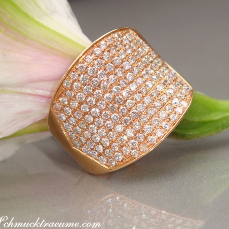 Attractive Diamond Ring